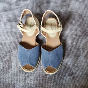 Baretraps Odetta womens size 10 wedge Espadrilles blue and cream